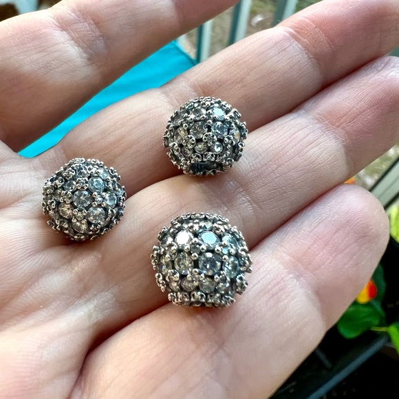 Pandora Sparkling Pavé Round Charm - Picture 4 of 11